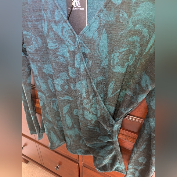 Rock & Republic Floral Print Top - Picture 4 of 9